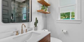 1122 Gunter Street Gallery 21