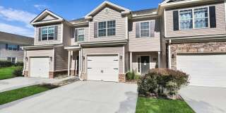 Charming 3-Bed Townhome in Prime Richmond Hill Location! Gallery 3