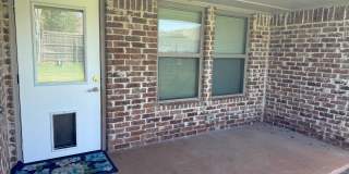Large 3 Bed, 2 Bath in Beautifully Well-Maintained Neighborhood Gallery 20