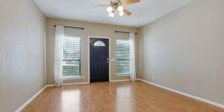 Two Bedroom Townhouse, Great Location! Gallery 4