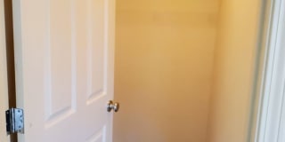 Great Location! 2 Bed 2 Bath Townhouse Style Condo! Open Concept! Laminate Floors Throughout Main! Gallery 20