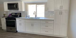 Beautiful 2 bed, 1 bath with yard Gallery 1