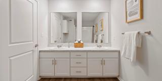 The Avenue Gallery 8