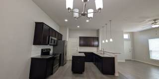 3/2/2 Duplex near Hwy 46 /Fridge Included / No Carpet / Fenced Backyard / CISD *2 weeks free rent* Gallery 17