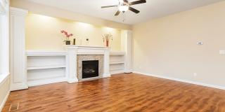 Excellent Condition Three Bedroom + Office, Fenced Backyard, Central AC Gallery 12
