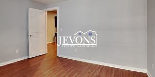 Discover this charming ADU near Golden Gardens Park and entertainment! Gallery 15