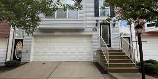 Newly Renovated 3 Bed 2.5 Bath Townhouse in Wexford available NOW! Gallery 1