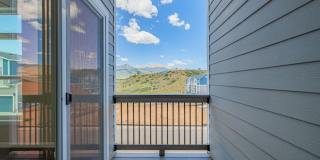 Luxury 4 Bed Townhouse with Amazing City and Mt Views on Westside Gallery 19