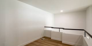 Warner Pointe Gallery 18