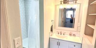 Charming 2 bed 1 bath near tower district Gallery 22
