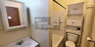421 E 7th- 3 bedroom house Gallery 17