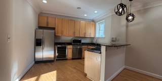 Executive Row Home In NW DC with Designer Finishes Gallery 4