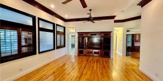 Prime Location 4 Bedroom 3 1/2 bath 2 garages! Gallery 7