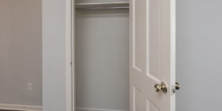Colonial Apartments Gallery 54