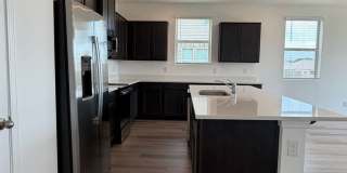 Beautiful 3 Bedroom Home in Grand Hollow with Resort-Style Amenities! Gallery 22