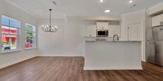 4 Bed 3 Bath Townhome located close to University! Gallery 9