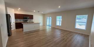 PRIVATE LANDLORD -LIKE NEW RENTAL HOME Gallery 3