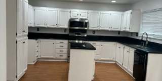 Stunning 3 Bed 3 Bath Duplex in Placentia with Open Floor Plan and Vaulted Ceilings. Gallery 31