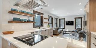 Luxury 3 bedoom/2.5 bathroom Home w/ Hot Tub Gallery 1