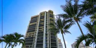 **PARK SHORE BEAUTY WALK TO VENETIAN VILLAGE ** ESPLANADE** NICE AMENITIES ** 2 BEDROOM CONDO ON THE BEACH ** Gallery 66