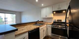 Canoga Park 2+1 w/pool + spa, gated entry + parking included! Gallery 3