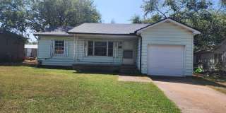 2 bedroom 1 bath bungalow in Shawnee. Gallery 25