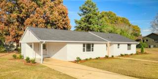 Beautiful 3/2 Home Available Now! Gallery 1