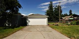 Charming 2 bed 1 bath bungalow with 2nd living room Gallery 38