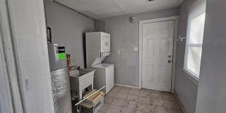 Charming 3-bedroom, 1-bath bungalow in Warren Gallery 12
