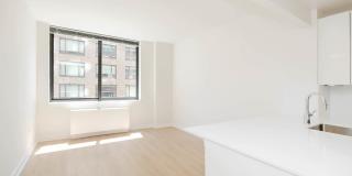 180 Montague Gallery 13