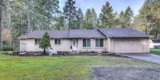Gig Harbor Home - 3BR/2BA Home with Large Fenced Backyard! Gallery 1