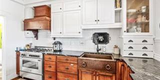 Beautiful 2 bedroom/ 2 bathroom apartment located right on Historic Main Street in St. Charles. Beautiful 2 bedroom/ 2 bathroom apartment located right on Historic Main Street in St. Charles. Gallery 10