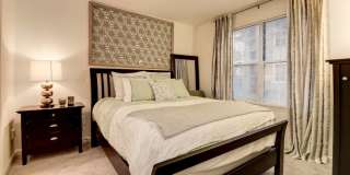 Henley at Kingstowne Gallery 12