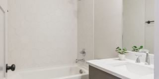 Beautiful Charlotte Park Townhome With Two Car Garage Gallery 15