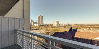 Excellent and newly refreshed Uptown 8th floor condo in the Courtside complex. Gallery 29