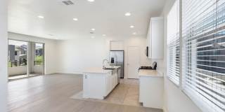 Summerlin Beauty With Bed and Bath On 1st Floor Gallery 25