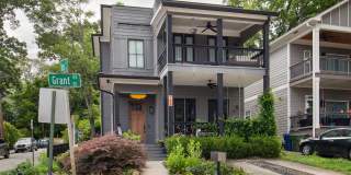 Stunning 4/3.5 Home in Highly Sought-After Area w/ 1300 Sq Ft of Outdoor Space! Gallery 4
