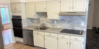 Beautiful 5 bedroom/2.5 bath with large yard Gallery 13