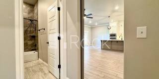 Spacious Craftsman Home on cul-de-sac - Electric Included! Gallery 29