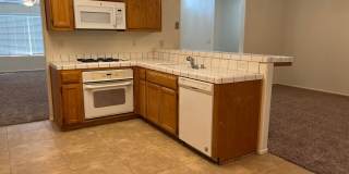 MOVE IN SPECIAL $500 OFF FIRST MONTH RENT! Lovely Home In Southwest Bakersfield! Gallery 4
