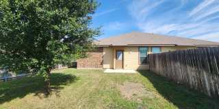 Wood Like Tile Flooring & Vinyl Plank - No Carpet / 1 Story Unit/ Fenced in Yard / Interior Washer Dryer Connections / CISD Gallery 23