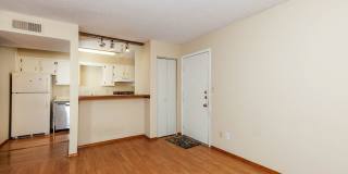 2/1 Condo in Glen Iris Gallery 1