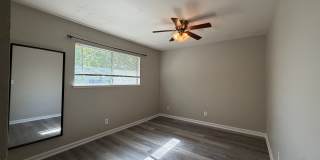 Upstairs 2/1 home in Greenback Estates Gallery 13