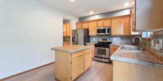 5BR/3BA End Unit with Greenbelt View in Lynnwood Gallery 14