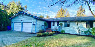 Spacious Somerset Home on a Large Flat Lot Gallery 1