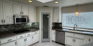 $750 MOVE-IN SPECIAL DISCOUNT AVAILABLE! Luxury Living Awaits: Stunning 4-Bedroom Cul-de-Sac Retreat with Pool & Spa in Hemet! Gallery 16