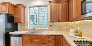Charming Newer Construction King City 3 Bedroom/2.5 Bath Home Gallery 12