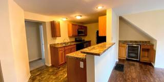 ***AVAILABLE AUGUST 2026*** 5 Bed 2 Bath House Downtown Gallery 4