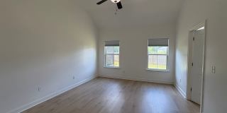 MOVE IN SPECIAL: $1000 OFF 1ST MONTH'S RENT!** Gallery 9