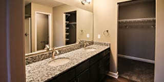 Lincoln Summit Falls Apartments & Townhomes Gallery 33